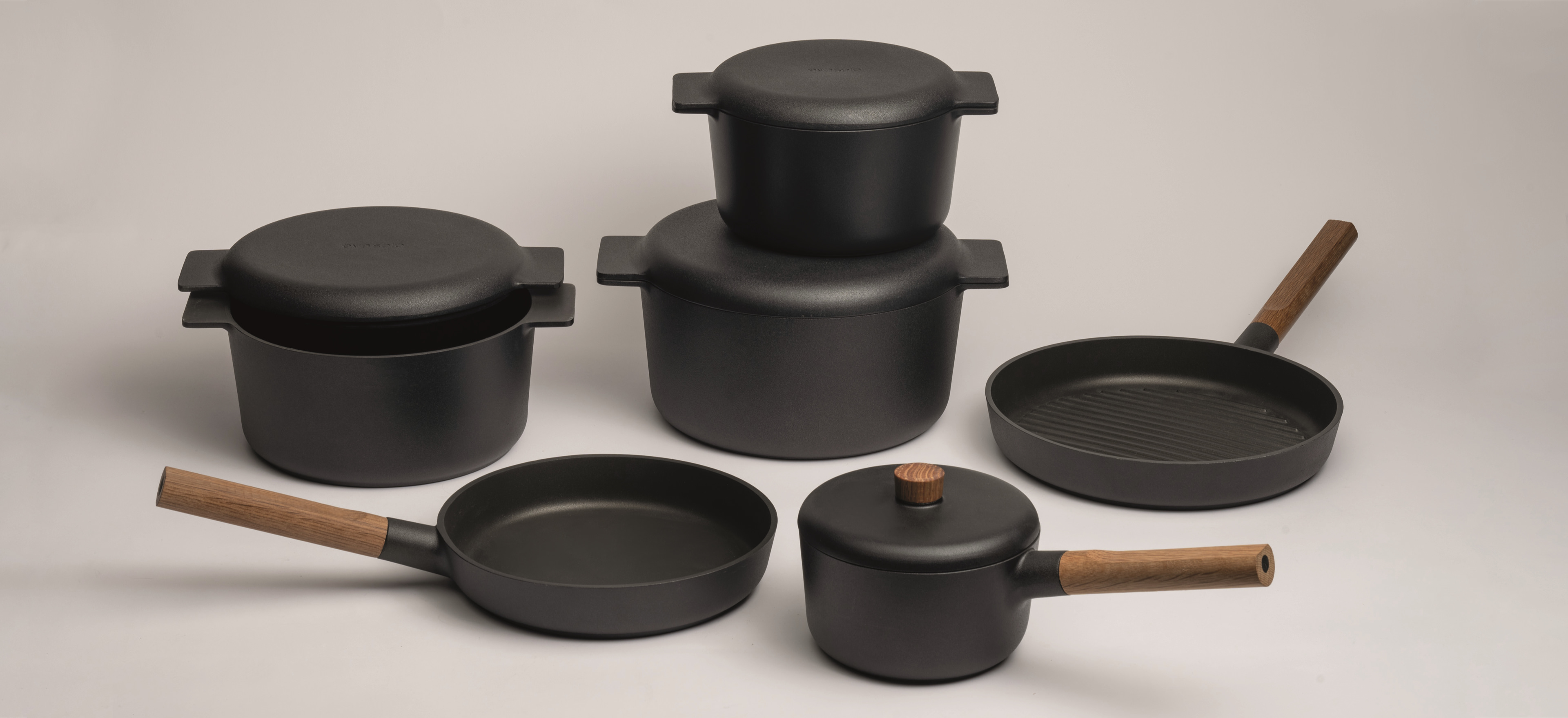 Eva Solo Nordic non-stick aluminium on a grey background.