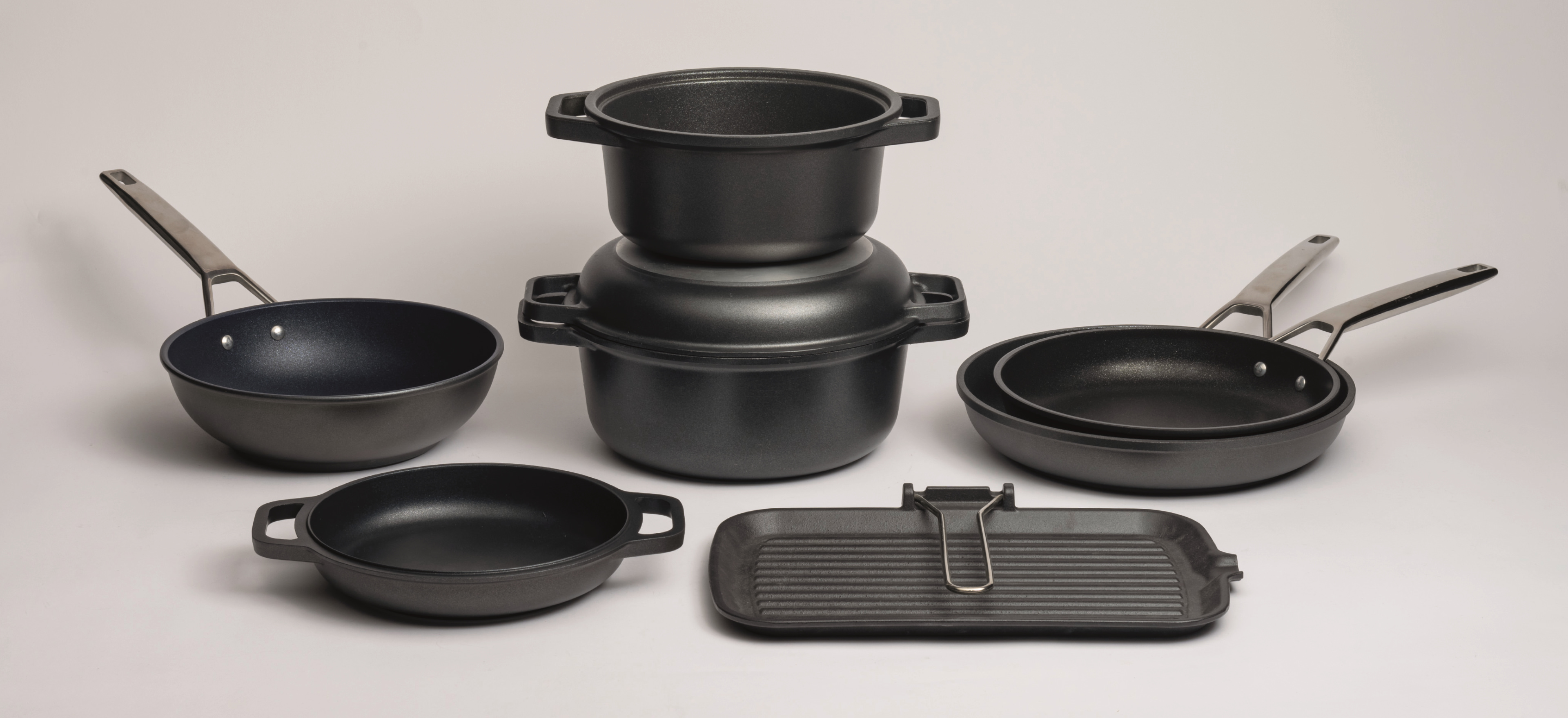 A Risoli frypan on a grey background.