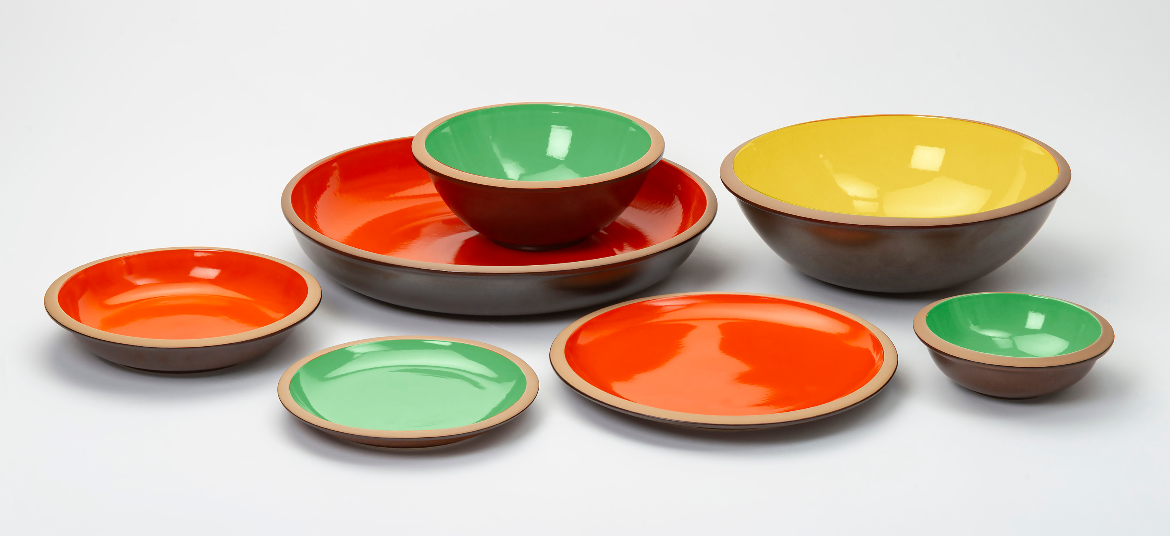The Ceramiche Bucci Giotto pottery range on a grey background.