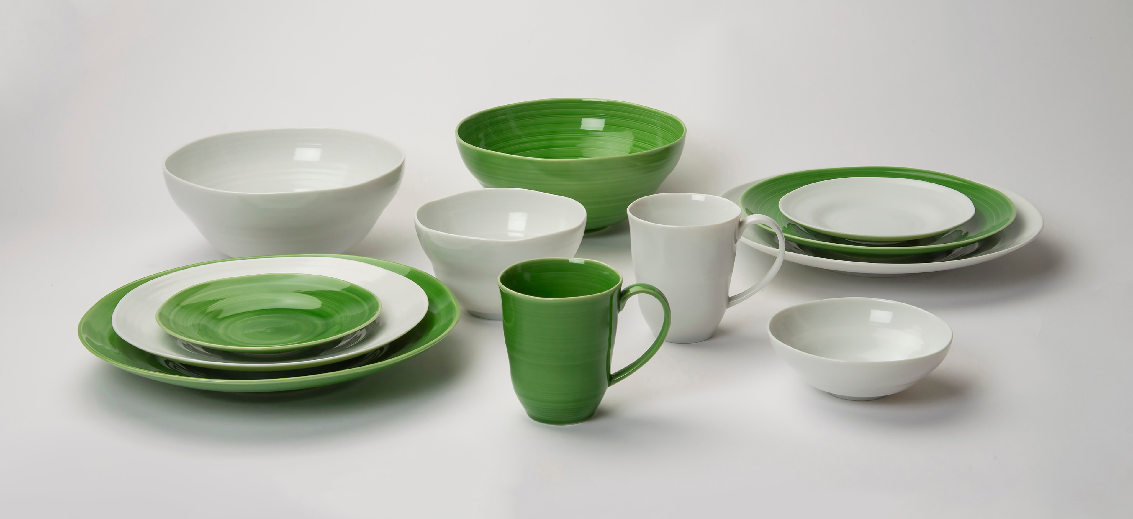 The Gozan pottery range on a grey background.