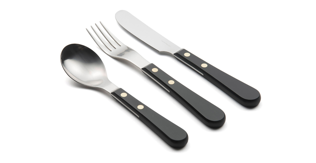Provençal cutlery viewed from the side.